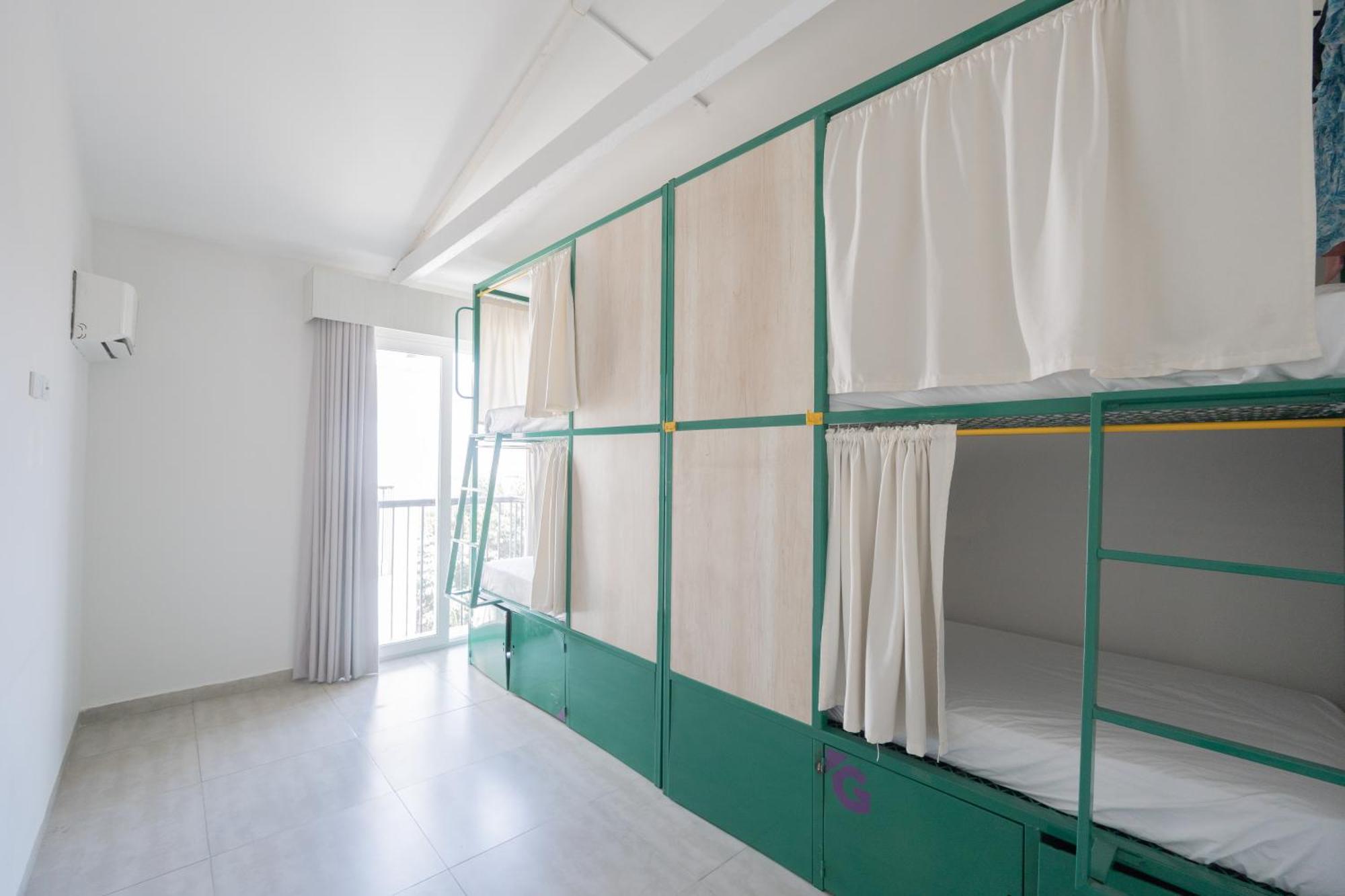 Posto Letto in Dormitorio Misto con 8 Letti